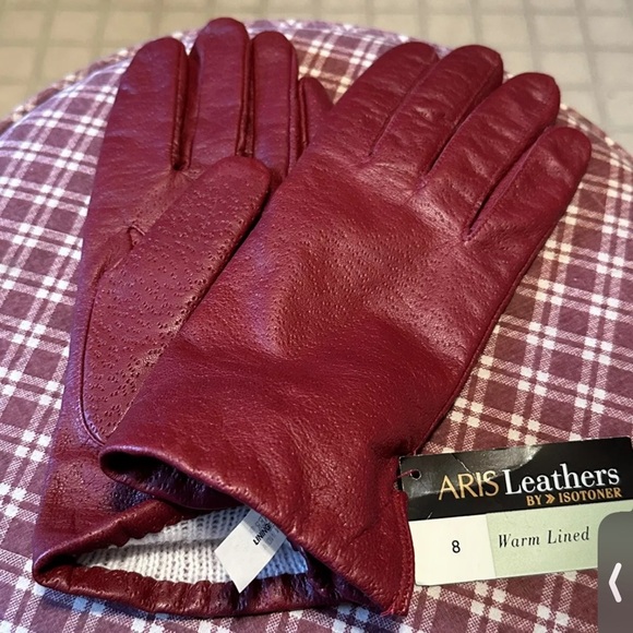 Aris Accessories - Aris  Leathers by isotoner gloves sangria color and warm lined with tags sized 8
